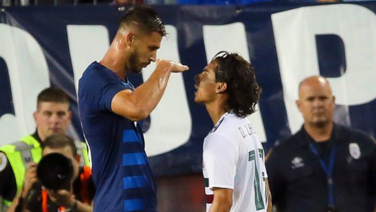 Matt Miazga mengejek tinggi badan Diego Lainez dalam laga Meksiko vs Amerika Serikat