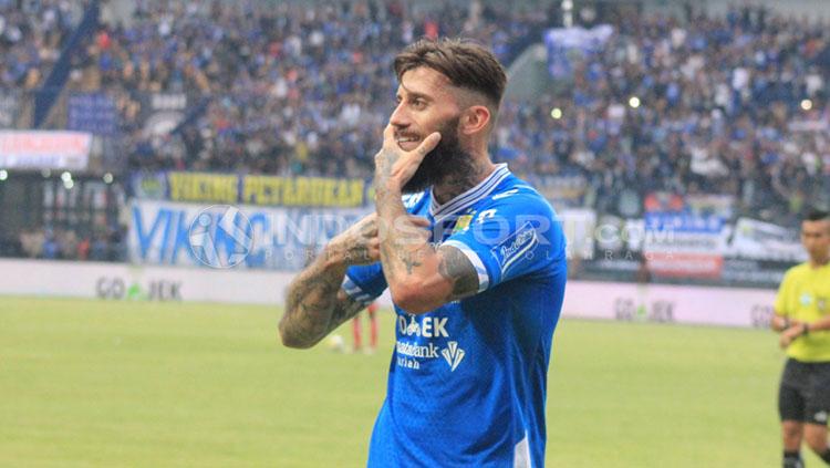 Bojan Malisic ‎merayakan golnya ke gawang Arema FC.