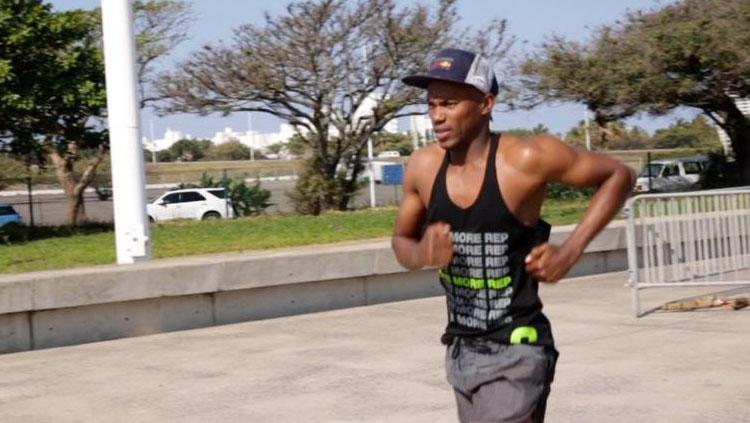 Mhlengi Gwala, atlet triathlon asal Afrika Selatan.