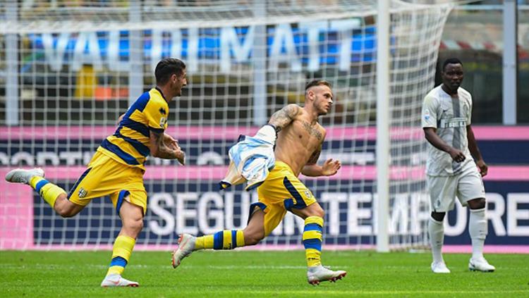 Federico Dimarco menjadi penentu kemenangan Parma atas Inter. Copyright: Getty Images/:MIGUEL MEDINA