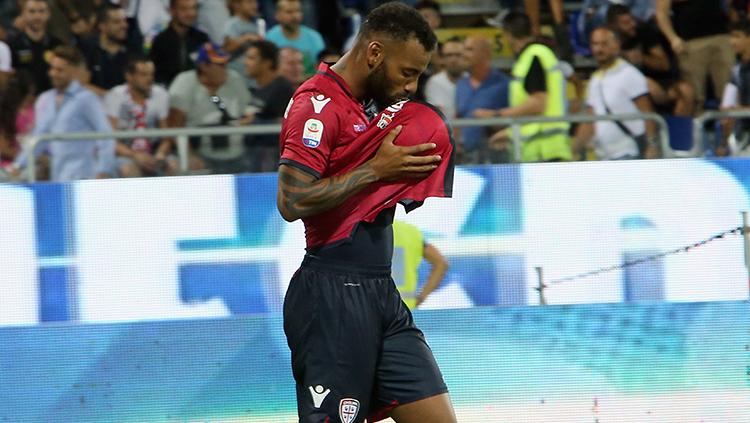 Joao Pedro berselebrasi usai mencetak gol ke gawang AC Milan. Copyright: Getty Images/Enrico Locci