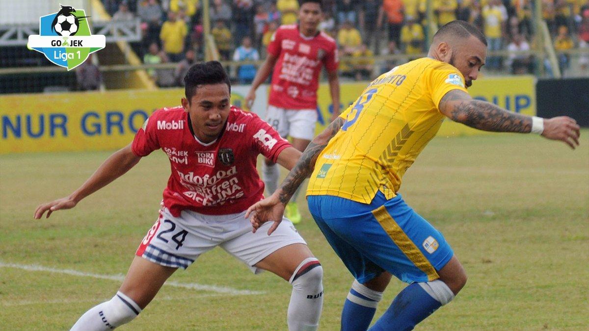 Barito Putera vs Bali United yang berakhir imbang.