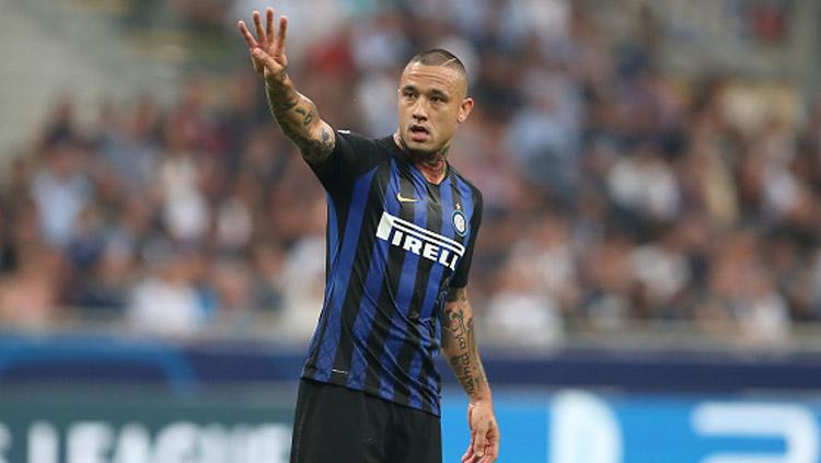 Inter Milan dikabarkan bakal menjual dua pemainnya, Joao Mario dan Radja Nainggolan di bursa transfer musim panas ini. - INDOSPORT