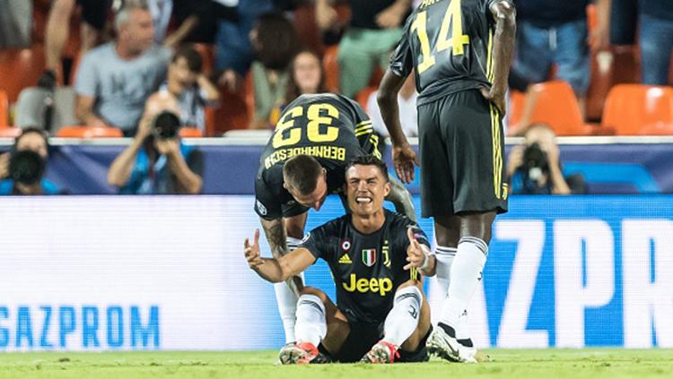 Cristiano Ronaldo menangis usai mendapatkan kartu merah.