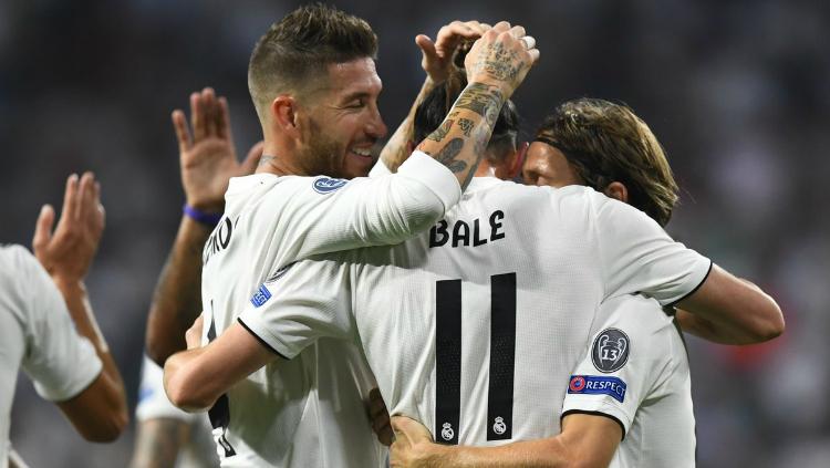 Luka Modric dan Sergio Ramos merayakan gol Gareth Bale ke gawang AS Roma. Copyright: Getty Images