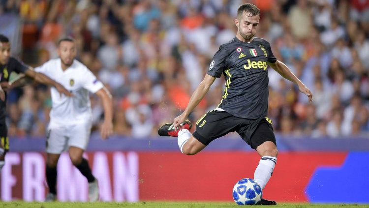 Gol penalti kedua Pjanic ke gawang Valencia. Copyright: Juventus