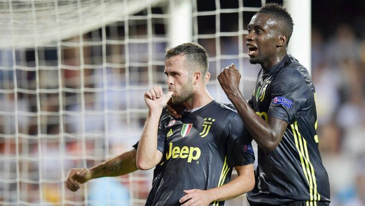 Selebrasi Gol Pjanic usai cetak gol ke gawang Valencia. Copyright: Juventus