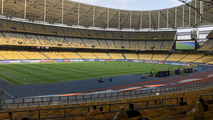 Suasana Stadion Bukit Jalil sebelum laga perdana Piala Asia U-16. Copyright: Twitter.com/Izhan17