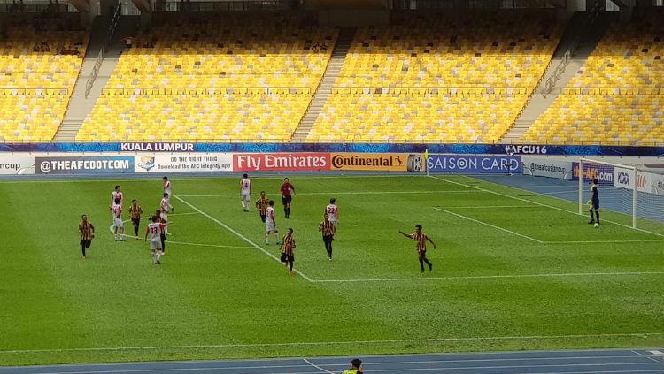 Suasana pertandingan Malaysia U-16 vs Tajikistan U-16. Copyright: Twitter