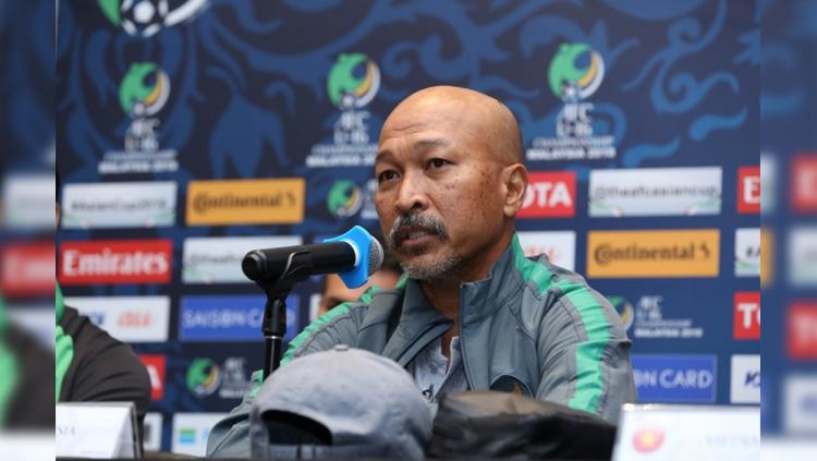Pelatih Timnas U-16 Fakhri Husaini dalam konferensi pers jelang Iran vs Indonesia di Piala Asia U-16 2018.