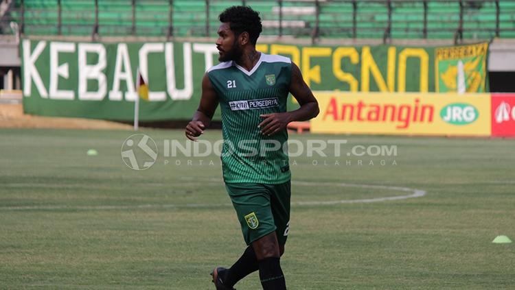 Fandri Imbiri sudah ikut latihan dengan persebaya. Copyright: Fitra Herdian/INDOSPORT