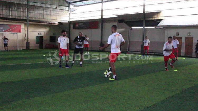 Para Pemain Persipura saat menjalani latihan di Lapangan Futsal Boulevard II, Jayapura.