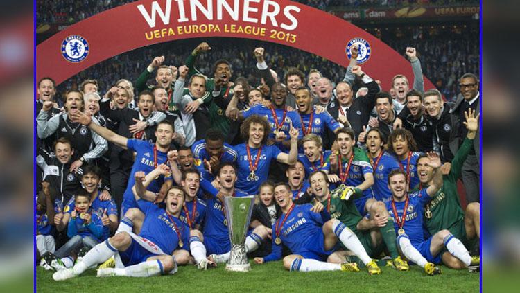 David Luiz dan Chelsea saat menjuarai Liga Europa di tahun 2013. Copyright: INDOSPORT