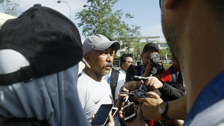 Pelatih Timnas U-16, Fakhri Husaini memberi keterangan pers usai latihan.