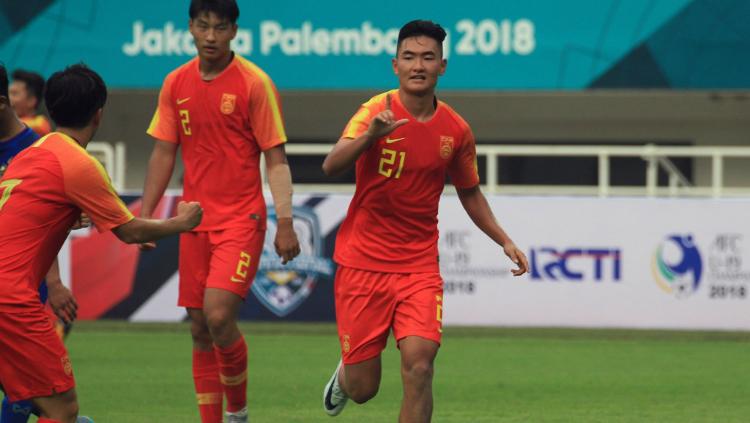Pemain China Melakukan Selebrasi Usai Membobol Gawang Thailand di PSSI Anniversary Cup 2018.