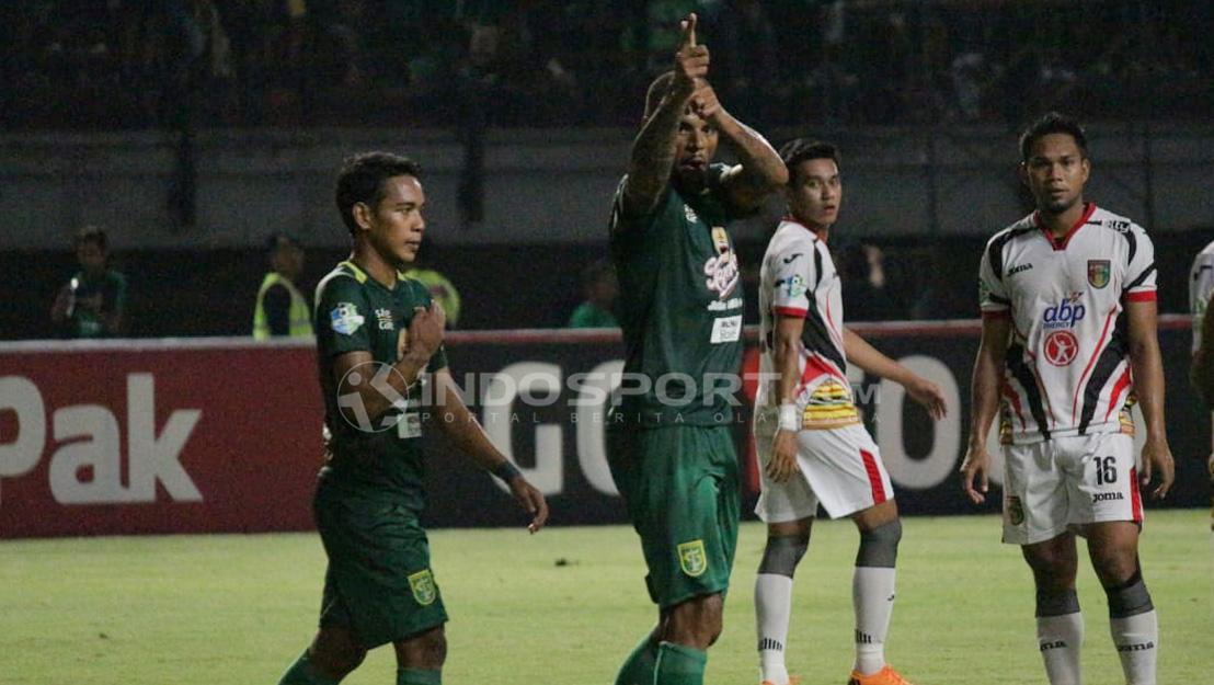 Selebrasi gol kedua david da silva lewat tendangan pinalti.