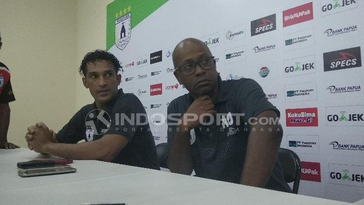 Addison Alves di konferensi pers usai laga melawan Arema FC.