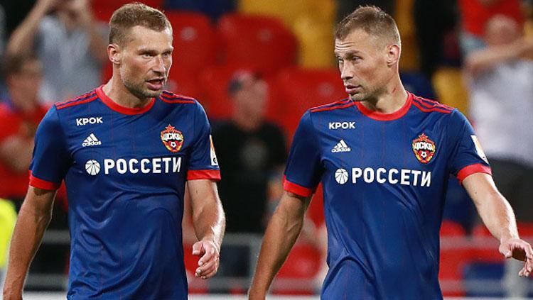 Vasili Berezutski dan Aleksei Berezutski, pasangan sepak bola kembar dari Rusia. Copyright: INDOSPORT