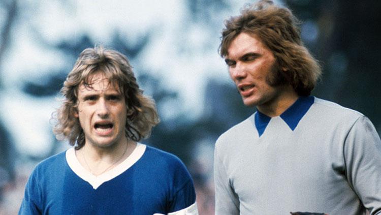 Erwin Kremers dan Helmut Kremers, pesepakbola dari Jerman. Copyright: INDOSPORT