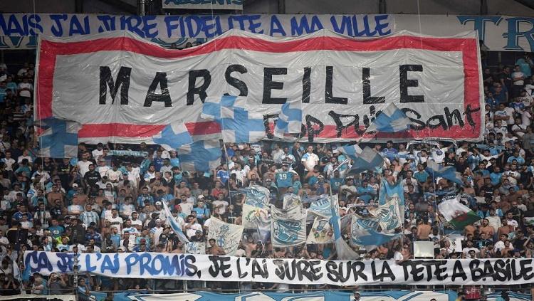 Fans Lyon merupakan musuh bebuyutan klub Marseille di Ligue 1 Copyright: AFP