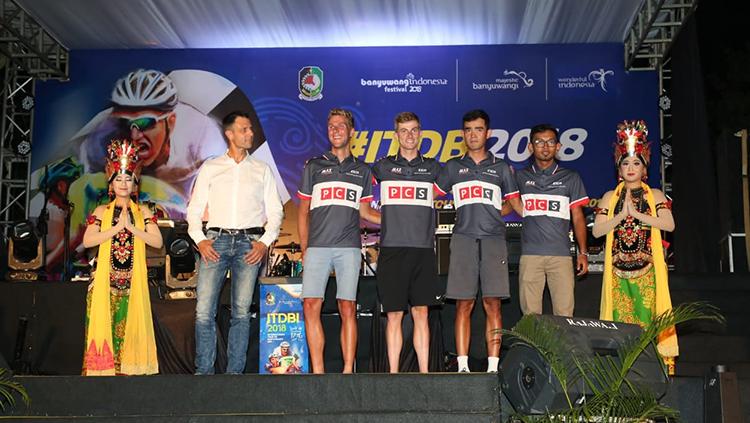 Smart team saat diperkenalkan saat opening ceremony. Copyright: Humas Pemkab Banyuwangi