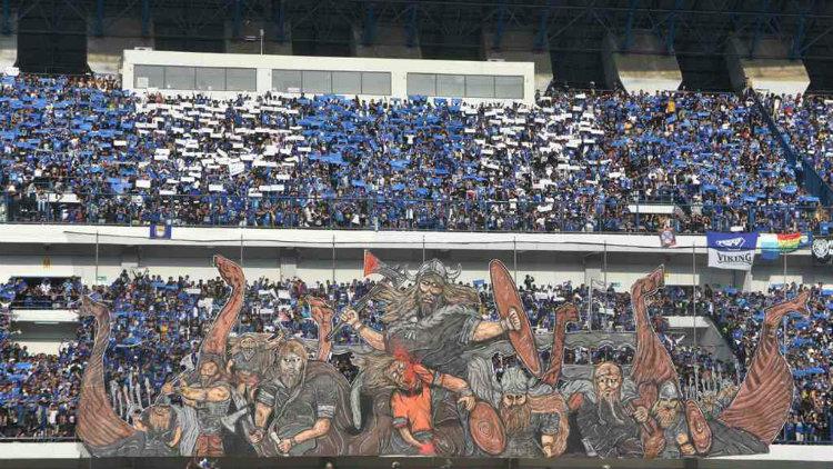 Koreografi Viking di laga Persib vs Persija.