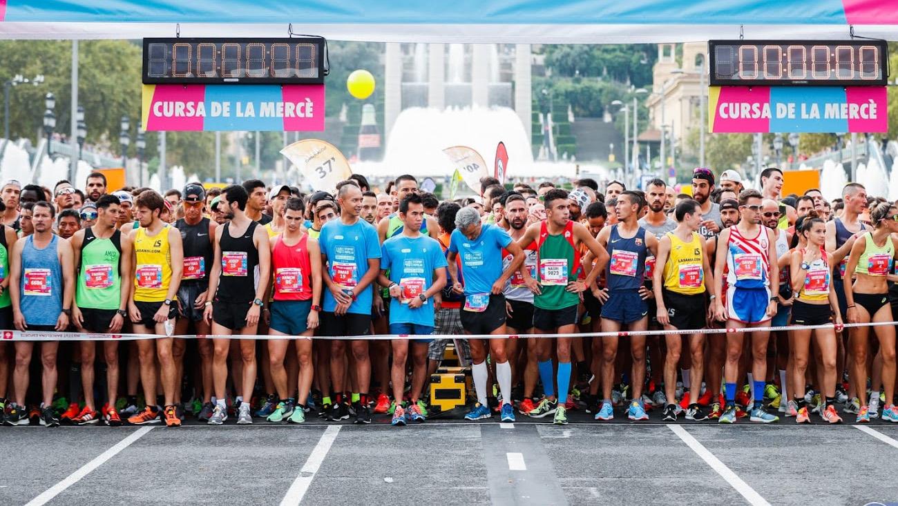 Gerry Salim dan Dimas Ekky Sejenak Tinggalkan Balapan dan Ikut ‘La Cursa de la Mercè’ lomba lari sejauh 10 km di Barcelona. Copyright: Astra Honda Racing Team