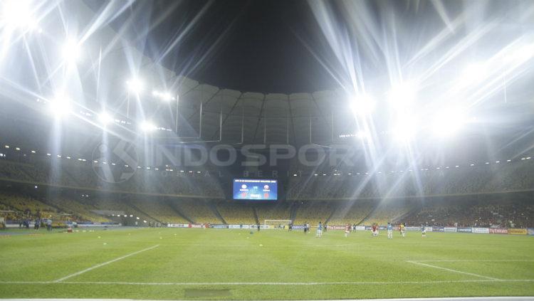 Terang benderang Stadion Bukit Jalil, Malaysia.