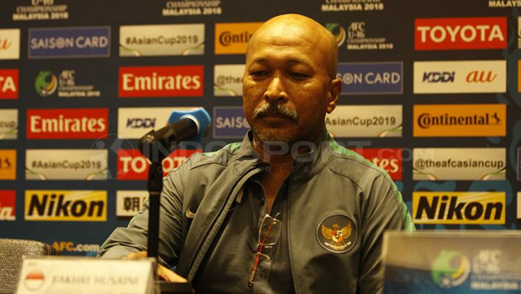Pelatih Fakhri Husaini saat konferensi pers jelang perempatfinal.