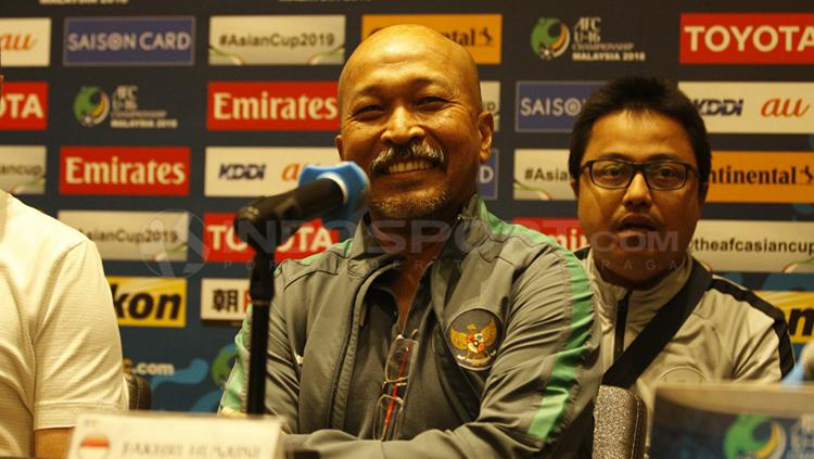 Pelatih Fakhri Husaini saat konferensi pers jelang perempatfinal.