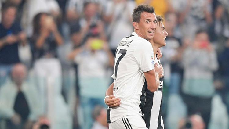 Perayaan Mario Mandzukic dan Paulo Dybala pasca laga Juventus vs Napoli.