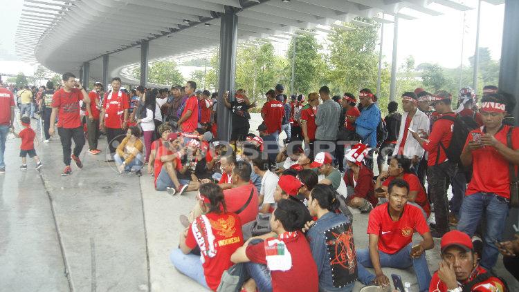 Suasana suporter Timnas Indonesia di Bukit Jalil. Copyright: Abdurrahman Ranala/Soicaumienbac.cc