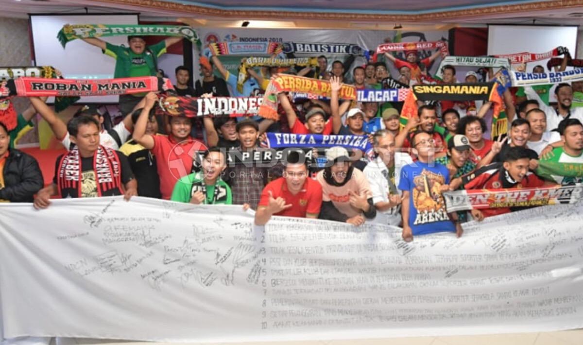 Pertemuan Menpora dengan Stekholder Sepakbola Indonesia. Copyright: Herry Ibrahim/INDOSPORT