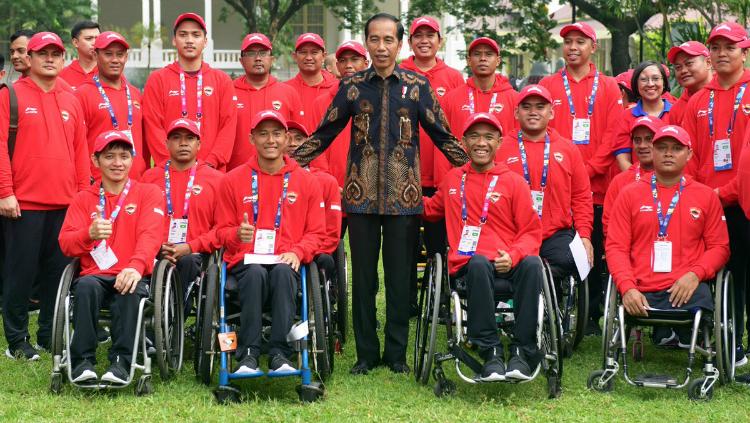 Presiden Joko Widodo melepas kontingen Indonesia di Asian Para Games 2018. - INDOSPORT