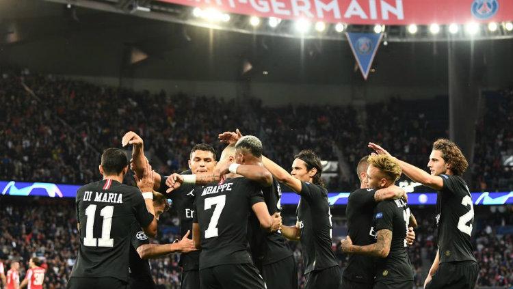 Kylian Mbappe dan kolega merayakan selebrasi gol di laga Liga Champions antara PSG vs Red Star. Copyright: Getty Images