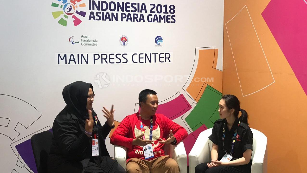 Berkunjung ke Media Center, Imam Nahrawi Cerita Soal Suparniyati yang Tak Hafal Namanya. Copyright: Alfiah Nurul Fadilla/Indosport.com