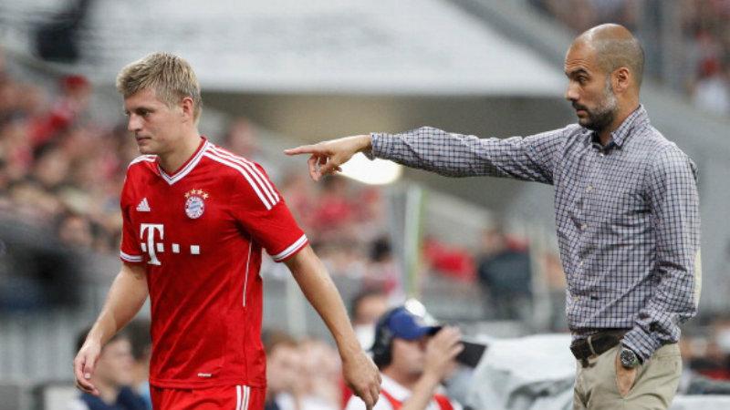 Toni Kroos dan Pep Guardiola, saat masih di Bayern Munchen. Copyright: INDOSPORT