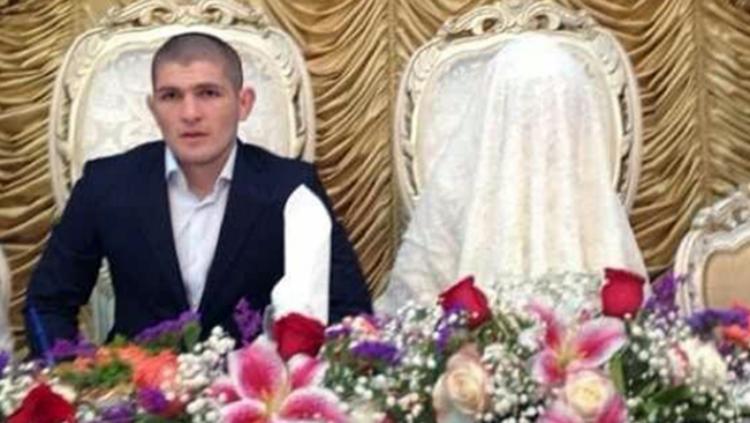 Khabib Nurmagedov Rayakan Ulang Tahun Pernikahanya Copyright: mmaimports.com