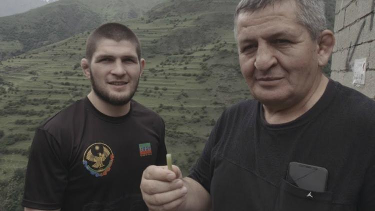 Khabib saat berlibur di desanya Copyright: ytimg