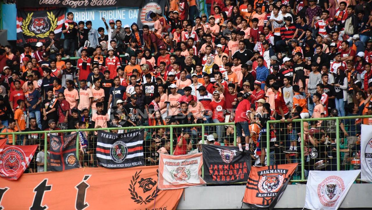 Suporter Jakmania Copyright: Herry Ibrahim/Indosport.com