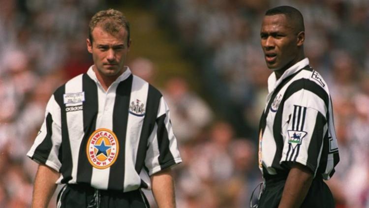 Alan Shearer dan Les Ferdinand saat keduanya bermain untuk Newcastle United Copyright: Getty Images