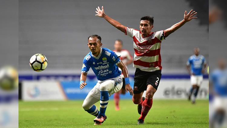 Airlangga Sutjipto saat pertandingan Persib vs Madura United dalam laga pekan ke-24 Liga 1 2018.