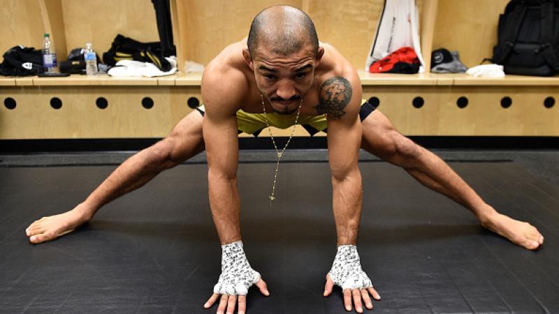 Pegulat asal Rusia, petr Yan memenangkan pertandingan dengan TKO atas lawannya Jose Aldo dalam UFC 251 untuk merebutkan gelar juara dunia kelas bantam. - INDOSPORT