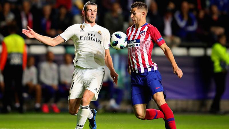 Lucas Hernandez (kanan) berduel dengan Gareth Bale. Copyright: Getty Images