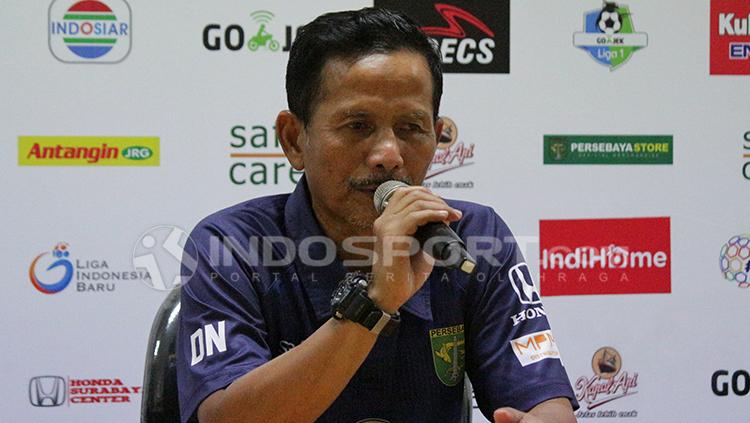 Pelatih Persebaya Surabaya, Djajang Nurdjaman saat konfrensi pers pasca laga kontra Borneo FC.