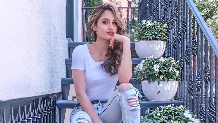 Artis kenamaan Indonesia, Cinta Laura pamer ‘roti sobek’ bak bidadari pantai dengan pakai bikini yang sukses membuat netizen menganga.