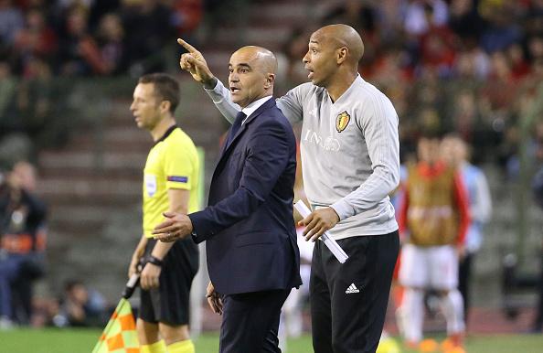 Thierry Henry saat menjadi asisten pelatih Roberto Martinez di Timnas Belgia. Copyright: INDOSPORT