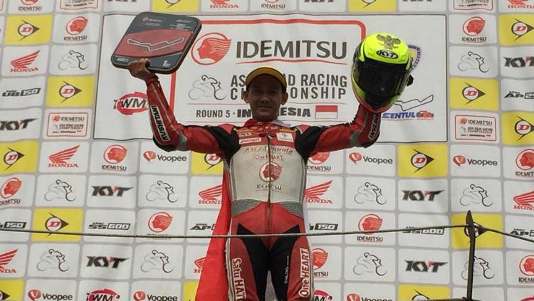 Awhin Sanjaya menjuarai AP250 balapan kedua di Sirkuit Sentul. - INDOSPORT