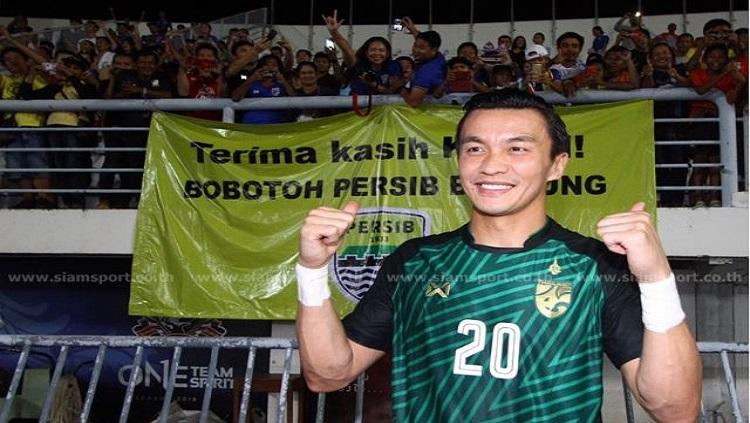 Mantan kiper Persib Bandung, Sinthaweechai Hathairattanakool atau Kosin.
