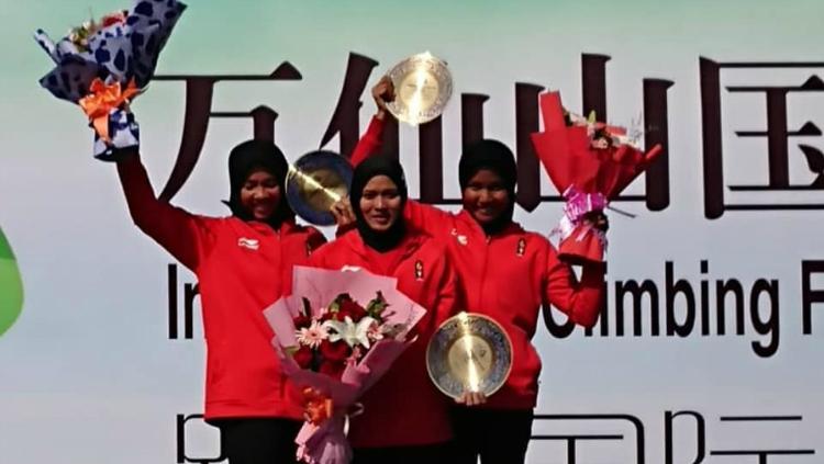 Aries Susanti meraih medali emas dalam turnamen panjat tebing International Climbing Master Tournament di Wan Xian Xiang, China. - INDOSPORT